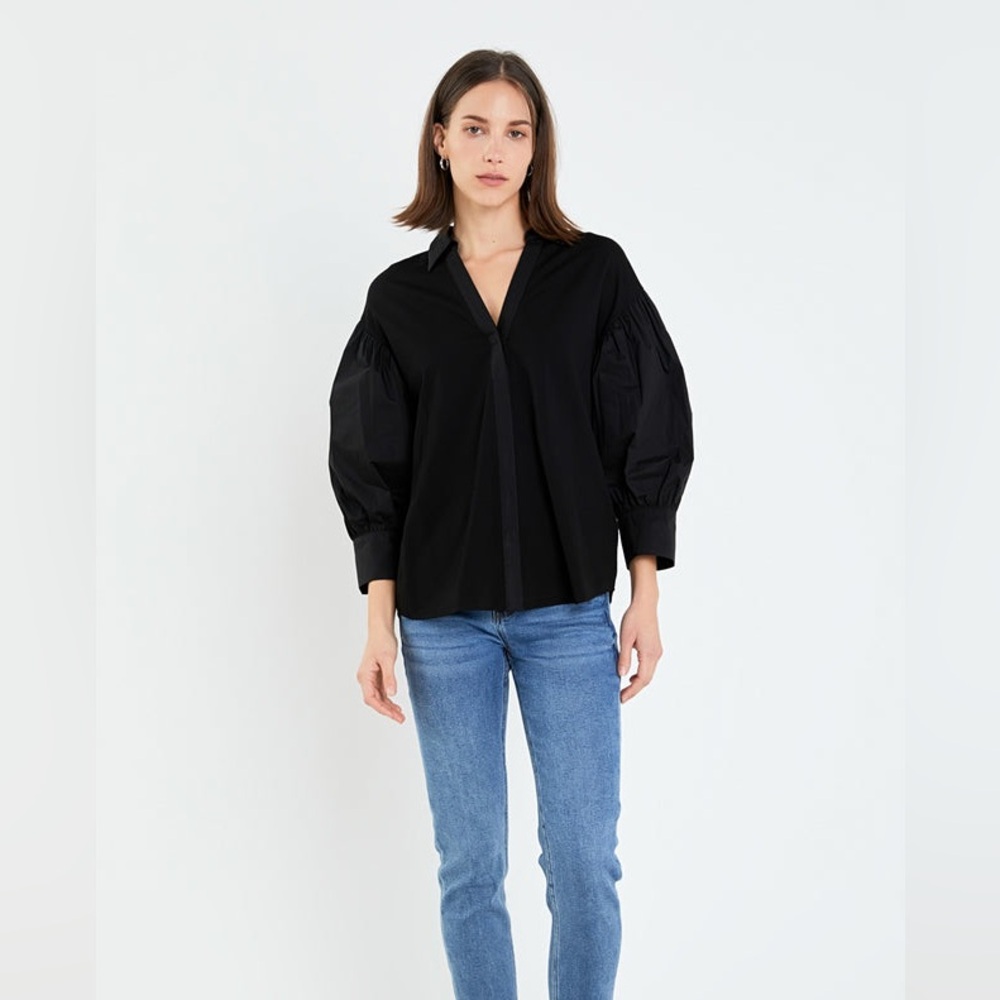 V-NECKLINE PUFF‎ SLEEVE SHIRT